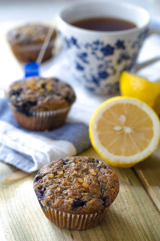 { veganské } banánové muffiny s borůvkami