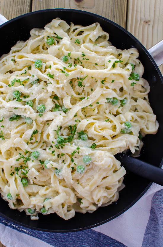 { veganské } fettuccine alfredo