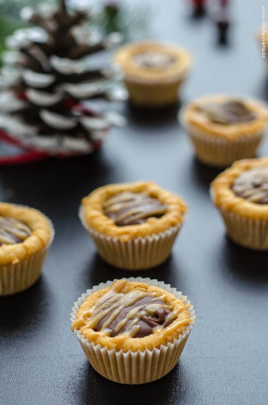 vánoční cukroví 2015: arašídové košíčky plněné čokoládou